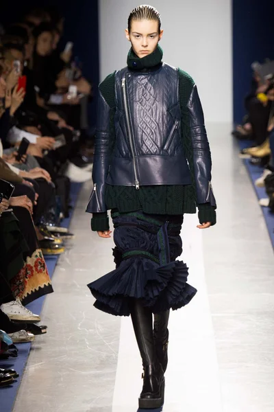 Look 16